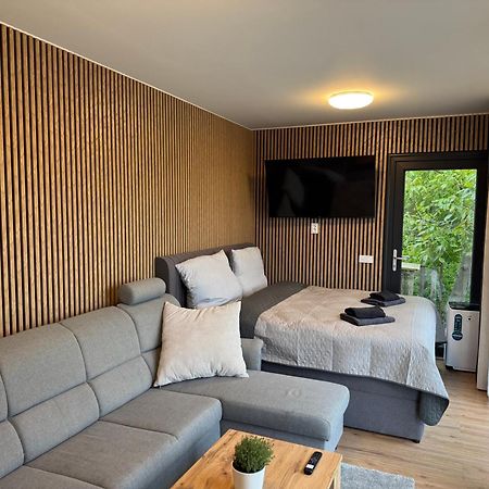 Airport Luxury Apartment & Spa Prag Exterior foto