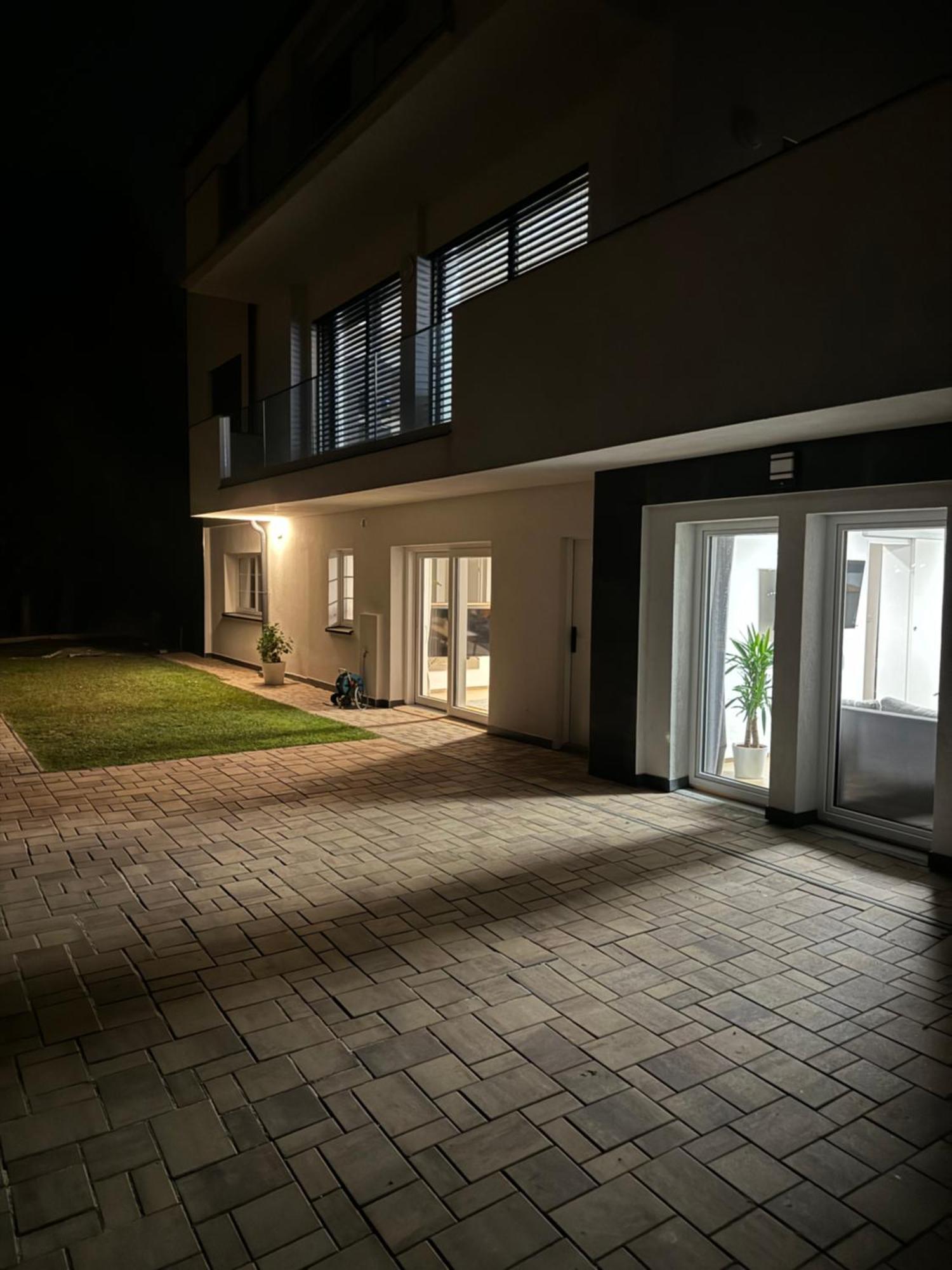 Airport Luxury Apartment & Spa Prag Exterior foto
