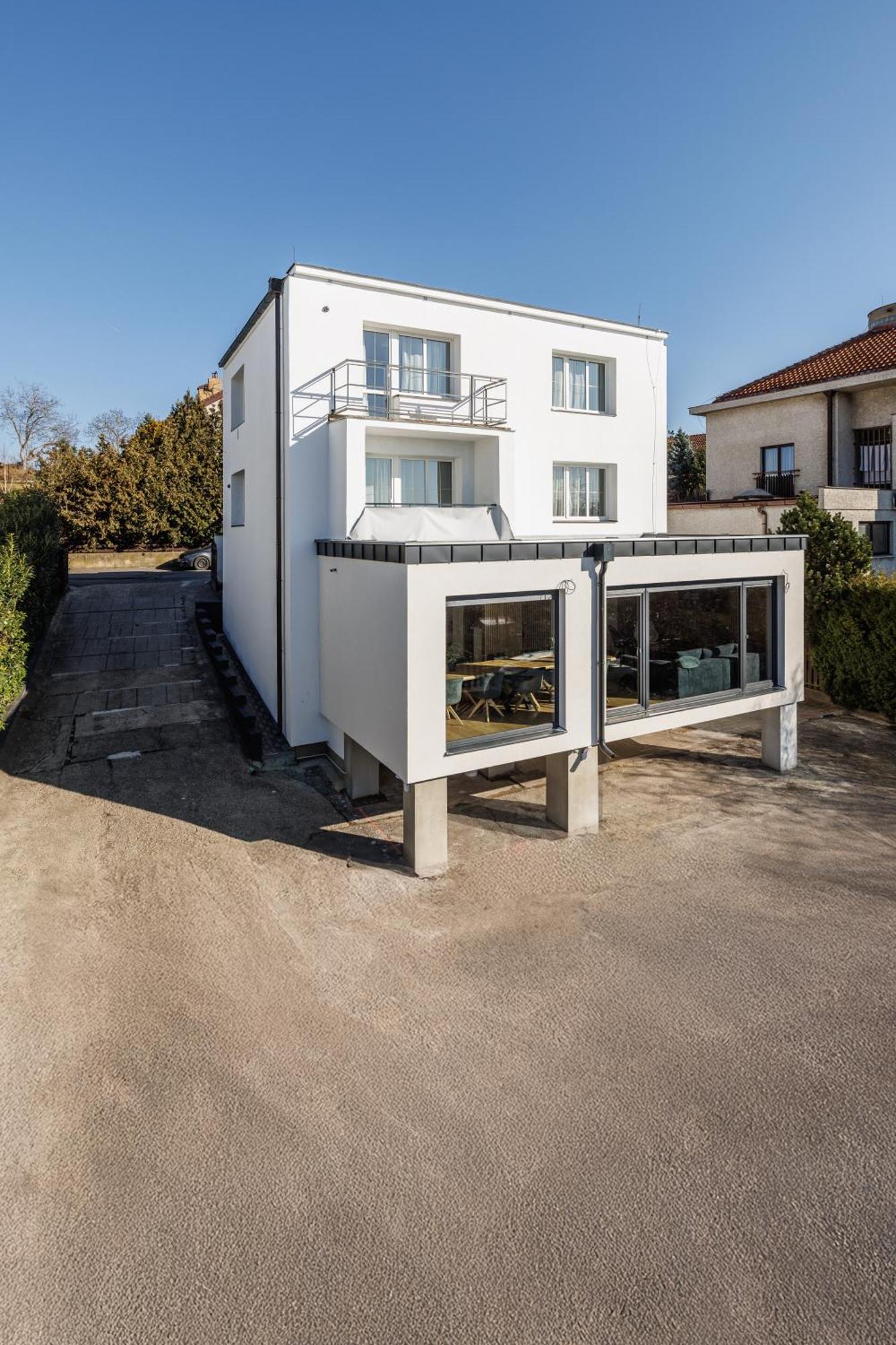 Airport Luxury Apartment & Spa Prag Exterior foto