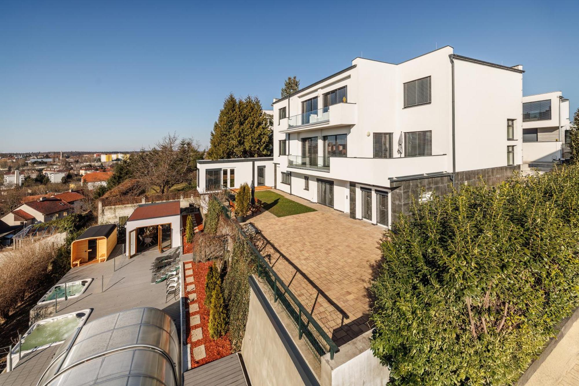 Airport Luxury Apartment & Spa Prag Exterior foto