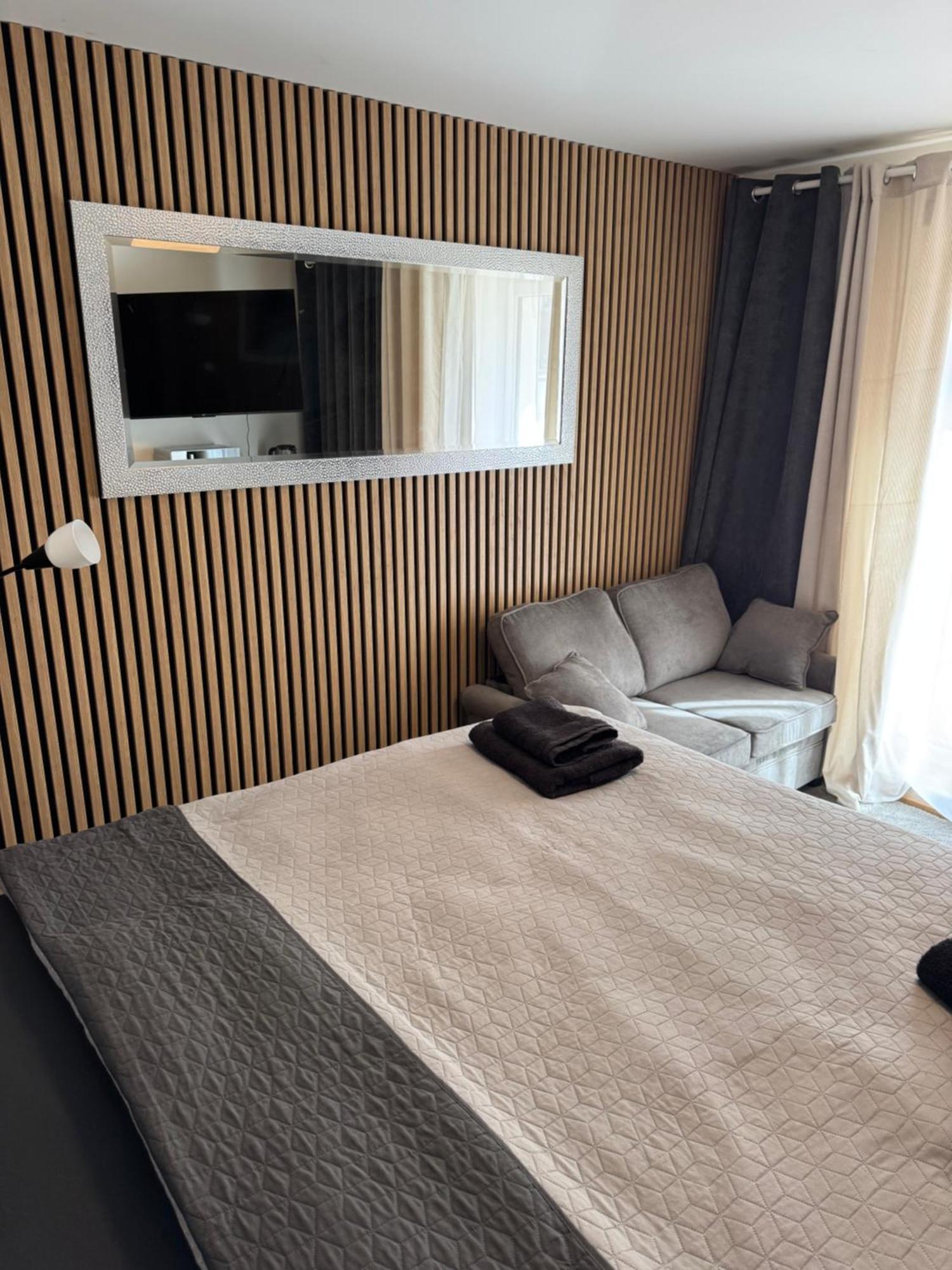 Airport Luxury Apartment & Spa Prag Zimmer foto